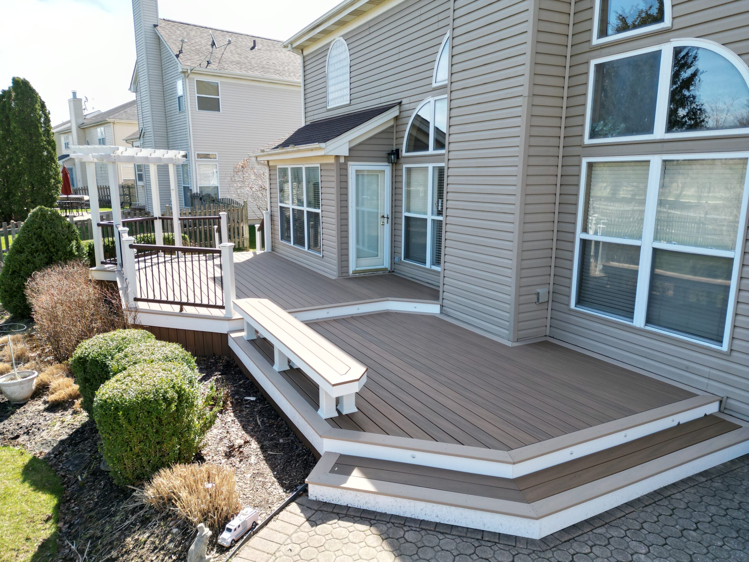 Custom Deck Contractors near me in Chicago Il