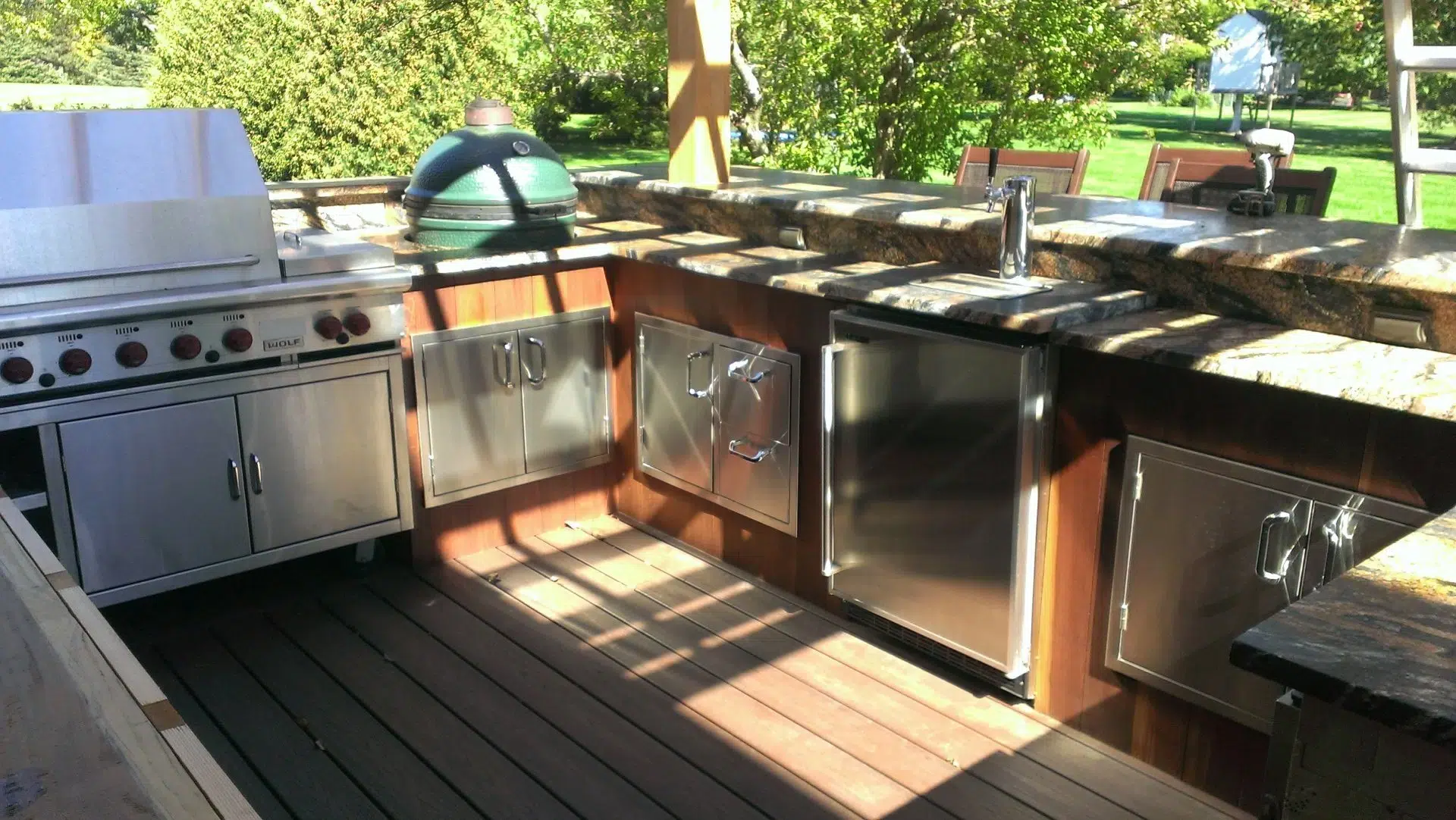 Multi-Level Deck Designs - Integrated Outdoor Kitchens and Cooking Stations